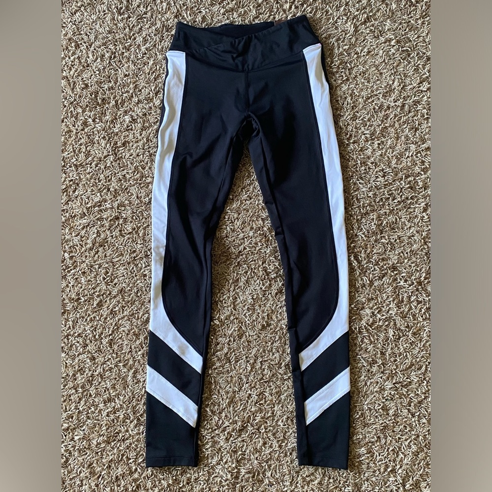 Victoria’s Secret Pink leggings